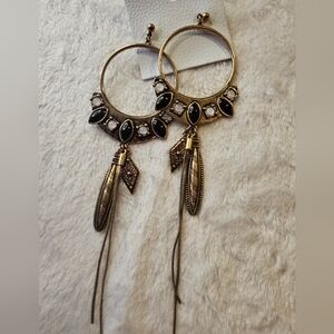 Elegant Gold Tone  and Black Dangle Earrings. NWT FREE PEOPLE